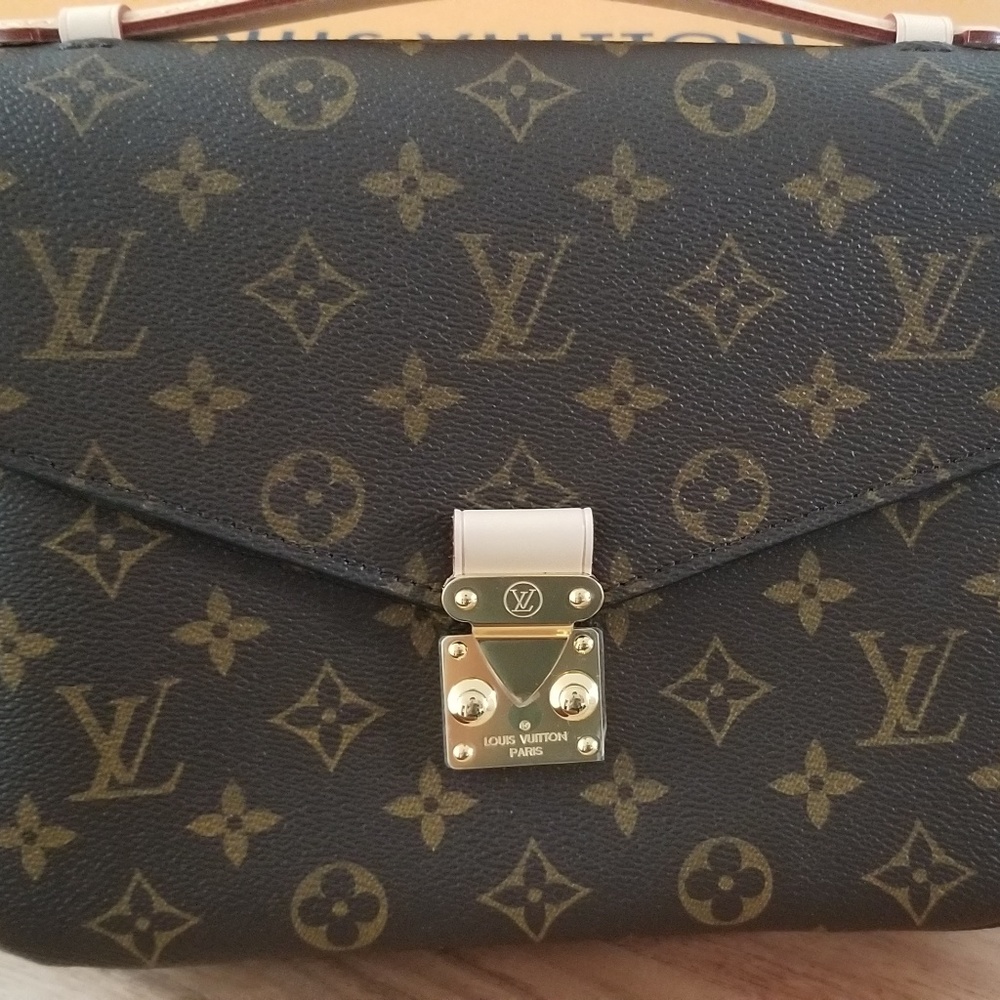 Authentic Pochette Metis Canvas